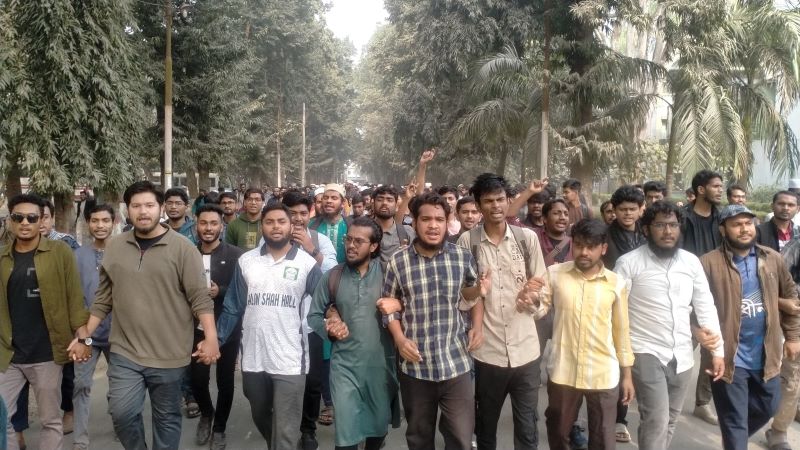 ইবিতে বাসে সিট ধারাকে কেন্দ্র করে সংঘর্ষ, সাধারণ শিক্ষার্থীদের বিক্ষোভ